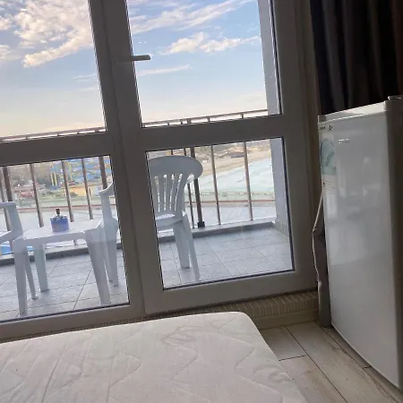 아파트 Paradiso B 210 Private Sea View 네세부르