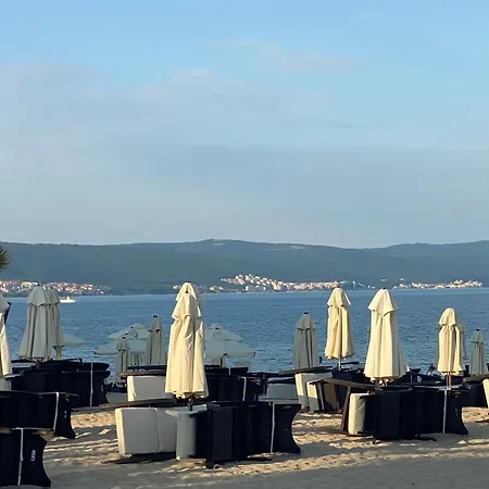 아파트 Paradiso B 210 Private Sea View 네세부르